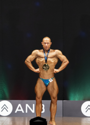 Queensland great-grandmother shows off her muscles for bodybuilding  competition